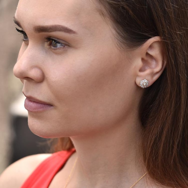 Silberne Ohrstecker mit einer Blume aus Lab Grown Diamanten Bethel 104013