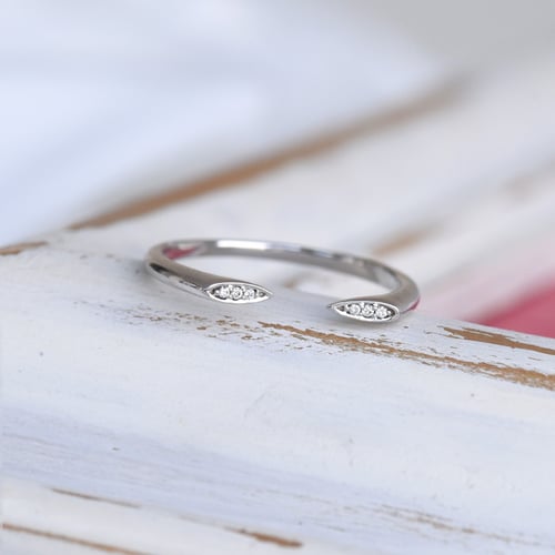 Atypischer Ring mit sechs Diamanten Aislinn