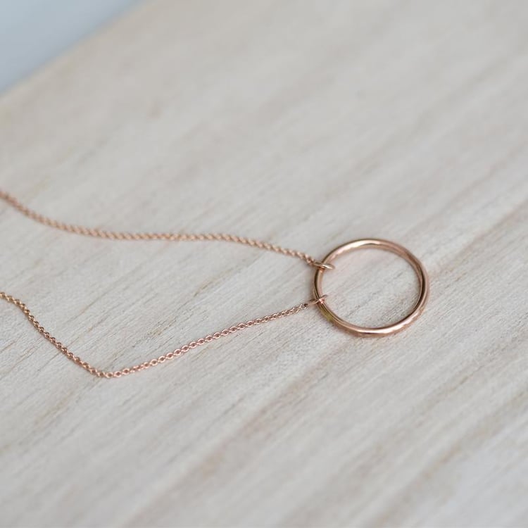 Goldene Halskette in minimalistischer Form Karma 21345