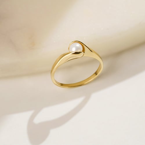 Goldener Verlobungsring mit Perle Sharvari