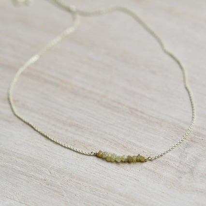 Goldener Choker mit ungeschliffenen gelben Diamanten Inaku