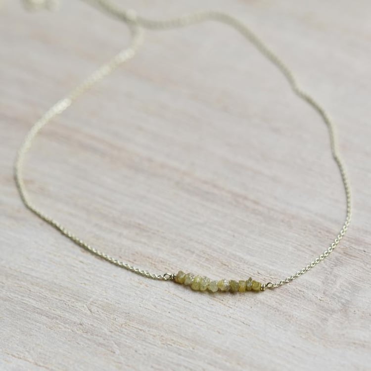 Goldener Choker mit ungeschliffenen gelben Diamanten Inaku 38658