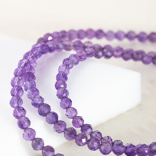 Silbernes Armband mit Amethyst-Perlen Halick