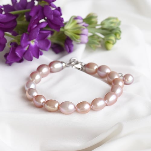 Armband mit lavendelfarbenen Perlen Biel