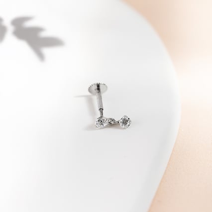 Goldener Piercingstecker mit Zirkonia Dyre