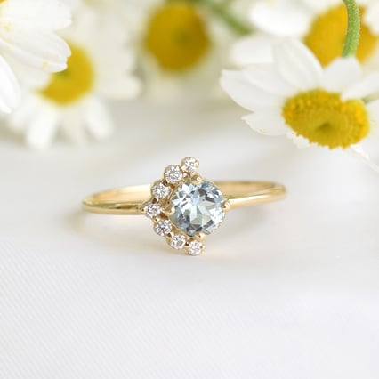 Goldener Ring mit Aquamarin und Diamanten Ammiel