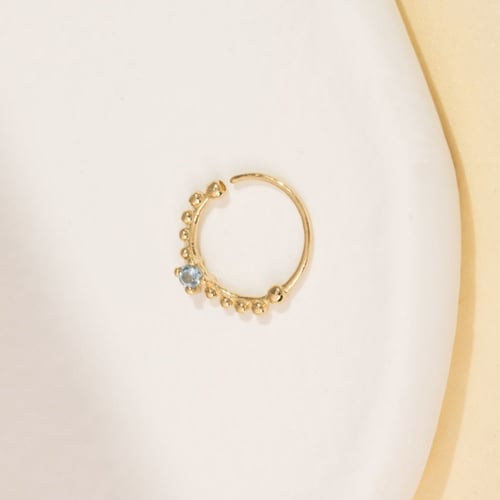 Goldenes Septum Piercing mit Aquamarin Arla