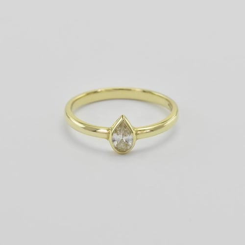 Ringset aus 585 Gold mit zertifiziertem Tropfendiamant Ralyas