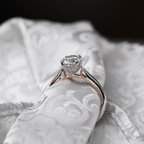 Verlobungsring mit seitlichen Diamanten Libby