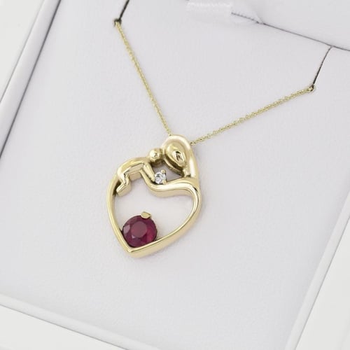 Anhänger in Herzform Mutter und Kind mit Rubin und Diamant Ella