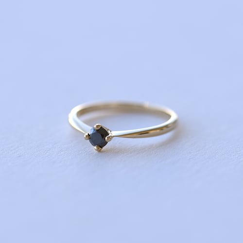 Verlobungsring mit schwarzem Diamanten Sevati