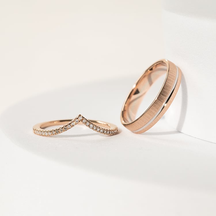 Spitz zulaufender Ring mit Diamanten Keila 142622