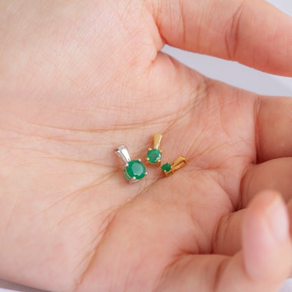 Silberner Anhänger mit einem Smaragd in der Größe Ihrer Wahl Quinn