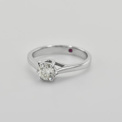 Verlobungsring mit Lab Grown Diamant und Rubin Nelia