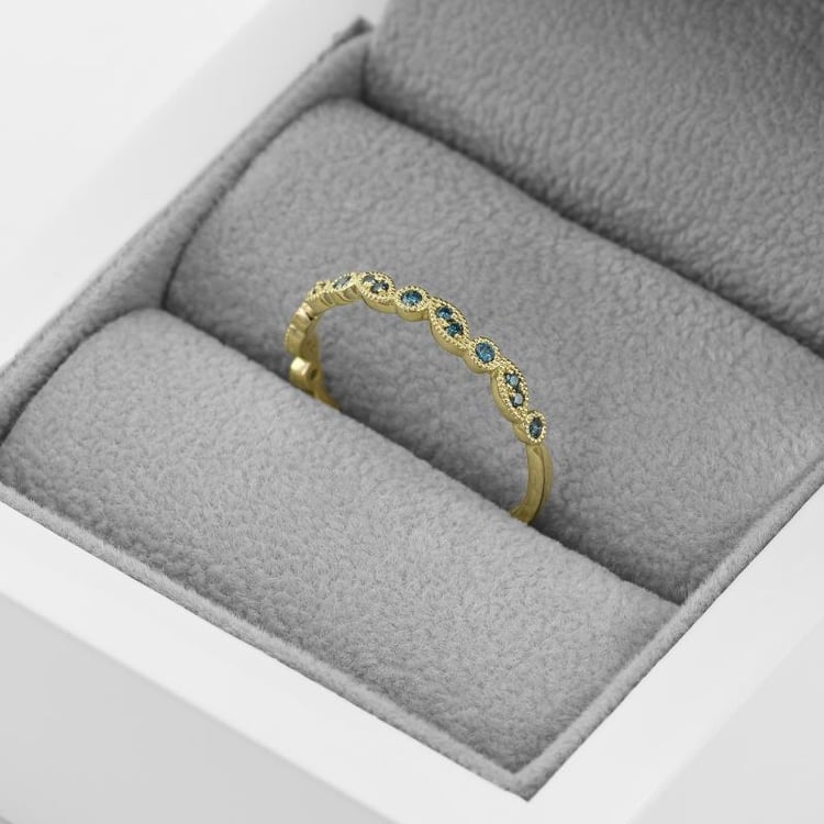 Ring aus Gold mit blauen Diamanten halbbesetzt Sango 46096