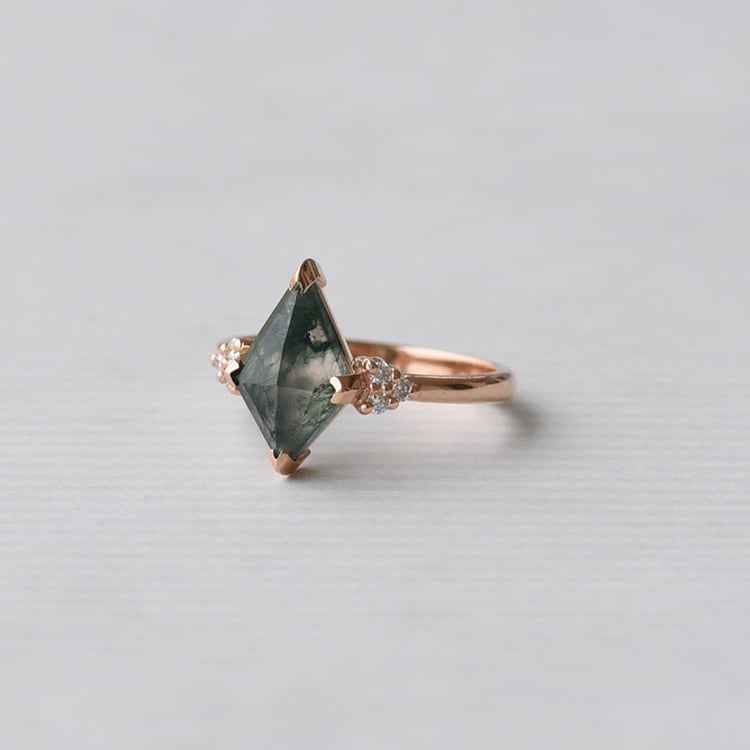 Einzigartiger Verlobungsring mit Moosachat Kettil 71594