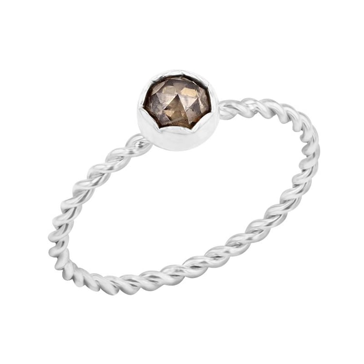 Geflochtener Ring mit einem Salt and Pepper Diamanten Chanice