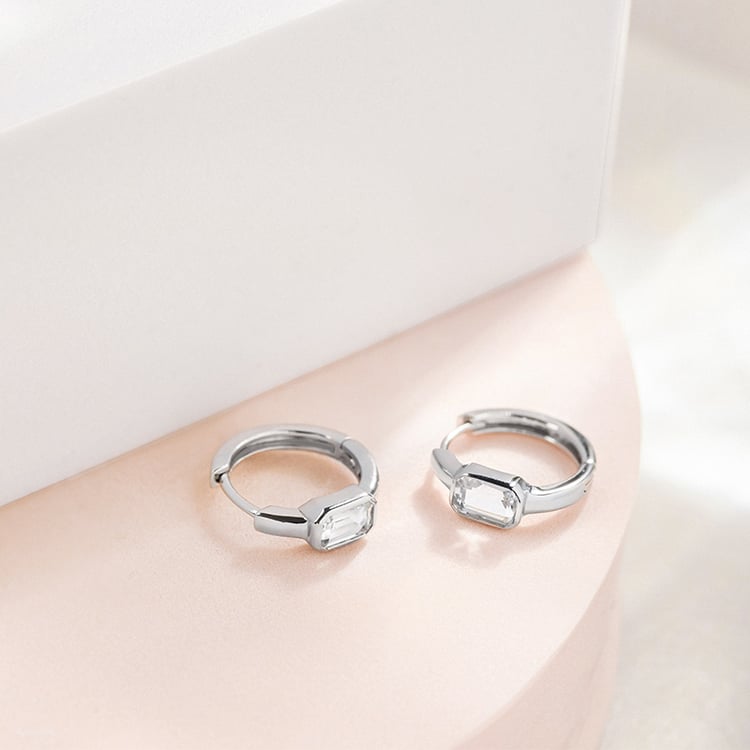 Vergoldete Silberohrringe mit weißen Topasen Tinsley 153211