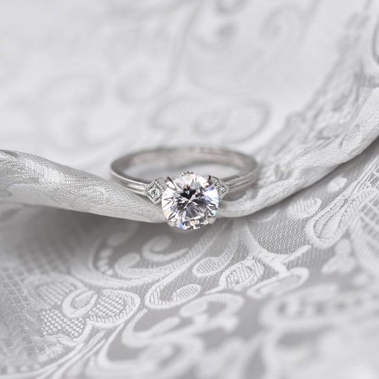 Goldener Ring mit Diamanten 79345