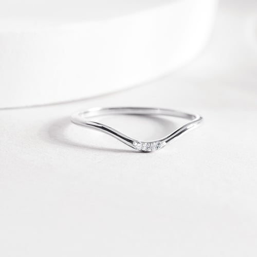 Silberring in V-Form mit drei Diamanten Cason