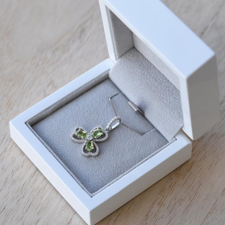 Olivin Kleeblatt aus Silber mit Zirkonia Yamie 9548