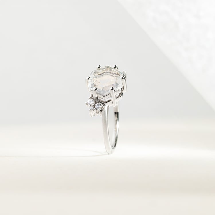 Einzigartiger Ring mit Mondstein und Moissaniten Anita 146293