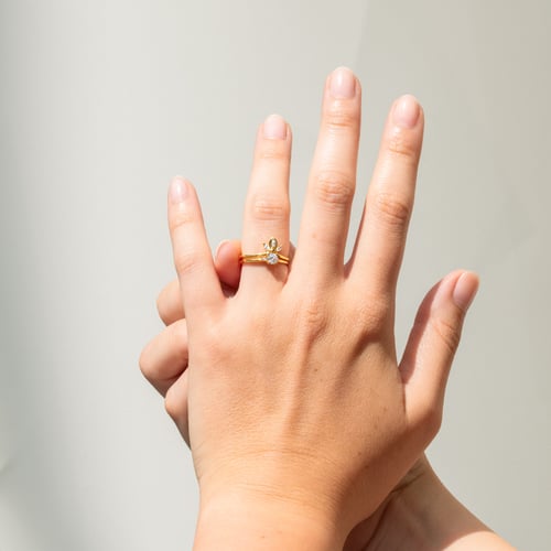 Ring in V-Form mit Marquise Diamanten Riori