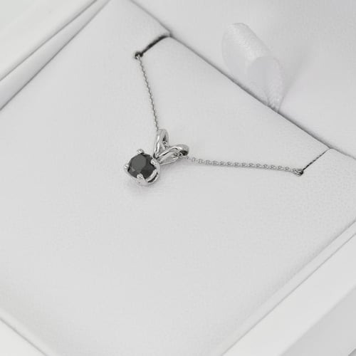 Schwarzer Diamant in Anhänger Lalom