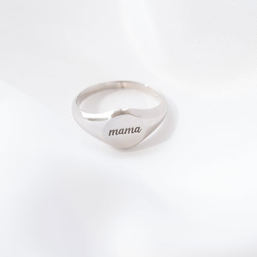 Siegelring aus Gold mit Gravur Mama