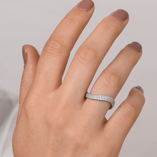 Gewellter halber Eternityring aus Silber mit Diamanten Hjalmar