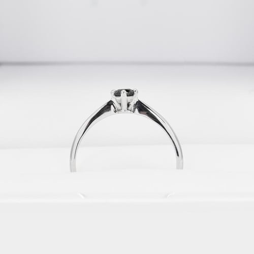 Verlobungsring mit schwarzem Diamanten Sevati