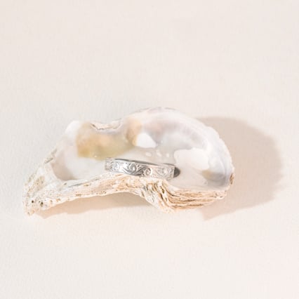 Vintage Eheringe mit Gravur und einem Diamanten Denton