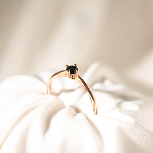 Verlobungsring mit schwarzem Diamanten Sevati