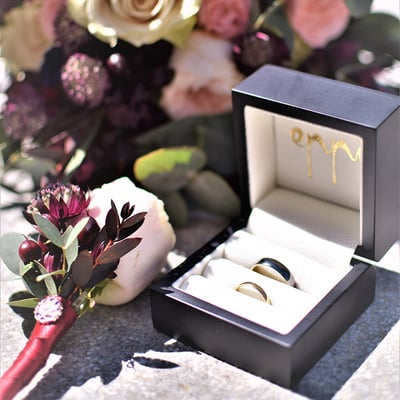 Eherringe in einer Box