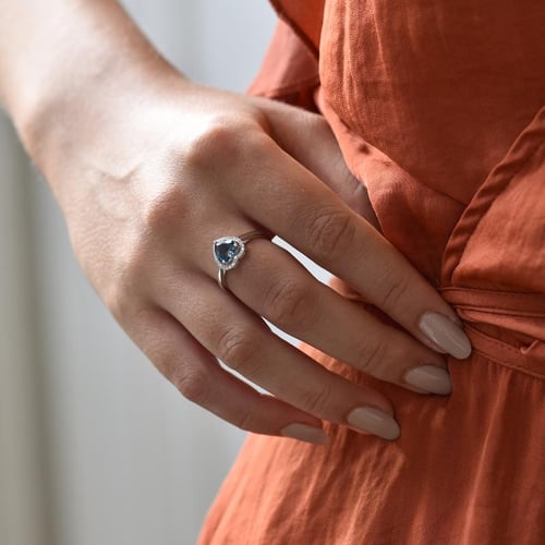 Goldring mit Topas in Hertform und Diamanten Connelly