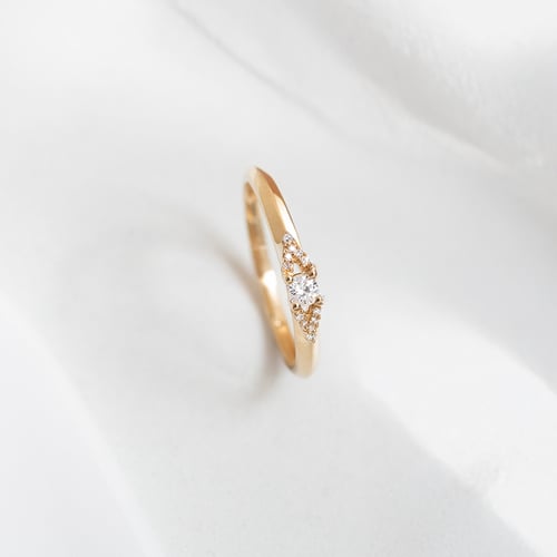 Silberner Ring mit seitlichen Lab Grown Diamanten Redely