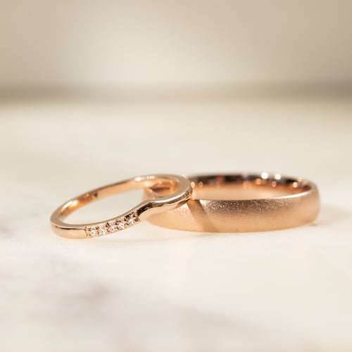 Memoire Ring in V-Form mit Diamanten Annelisa