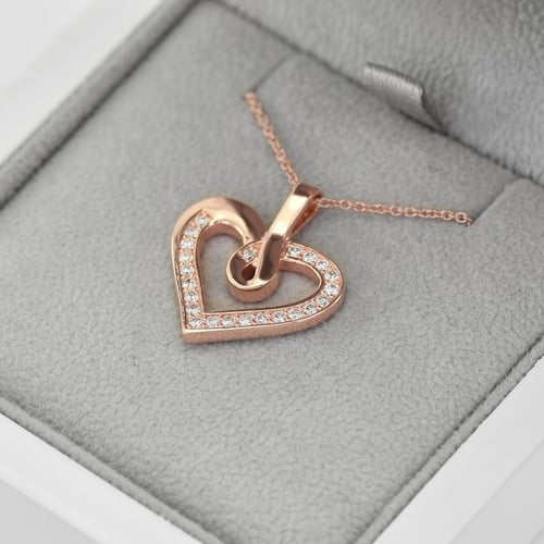 Herz aus Gold mit Diamanten in einer Anhänger Savita
