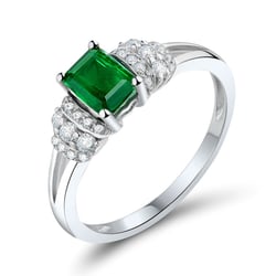 Goldring mit Smaragd und Diamanten Mellan