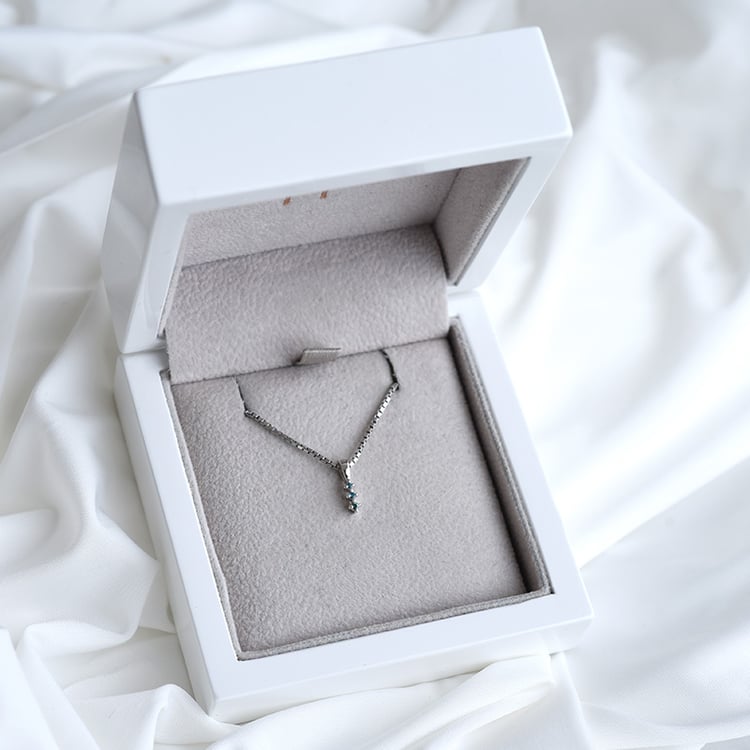 Silberner Anhänger mit blauen Diamanten Zusa 86250