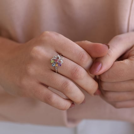 Goldring voller Edelsteine Dye