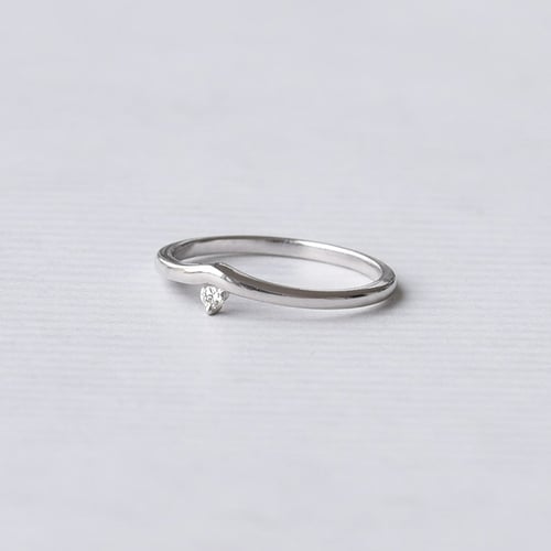 Eleganter Ring in V-Form mit Diamant Doreen
