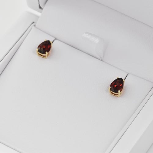Goldene Ohrringe mit Pear Granat Reata