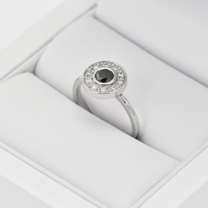 Verlobungsring mit schwarzem Diamant Fernanda