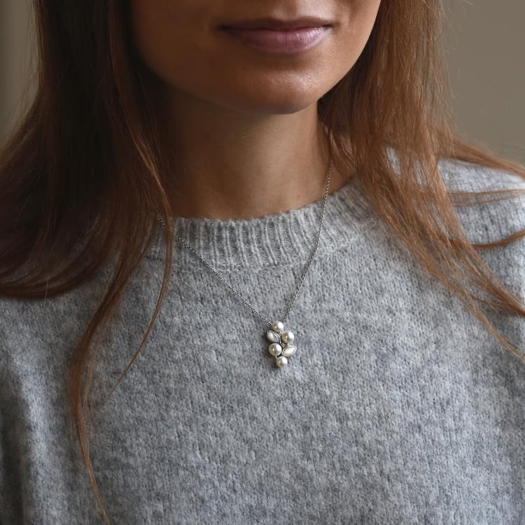 Zarte Silberhalskette mit Perlen Junie 50800