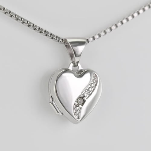 Silbernes Medaillon mit einem Diamanten Galya