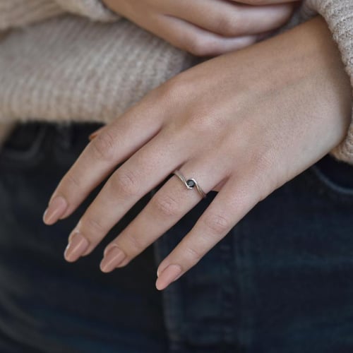 Ring mit schwarzem Diamant Yadu
