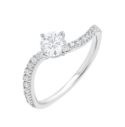Atypischer Verlobungsring aus Silber mit Moissanit Elise