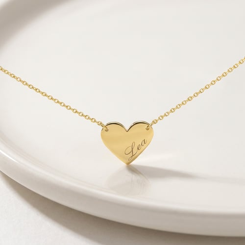 Anhänger aus Gold in Herz-Form mit personalisierter Gravur Atalia