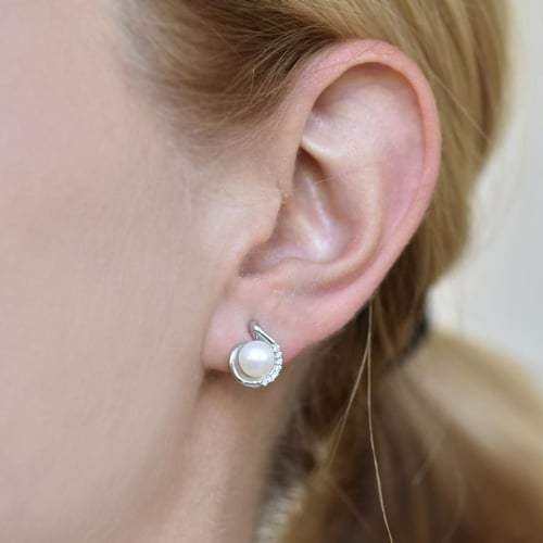 Silberne Ohrringe mit Perlen und Zirkonia Hald